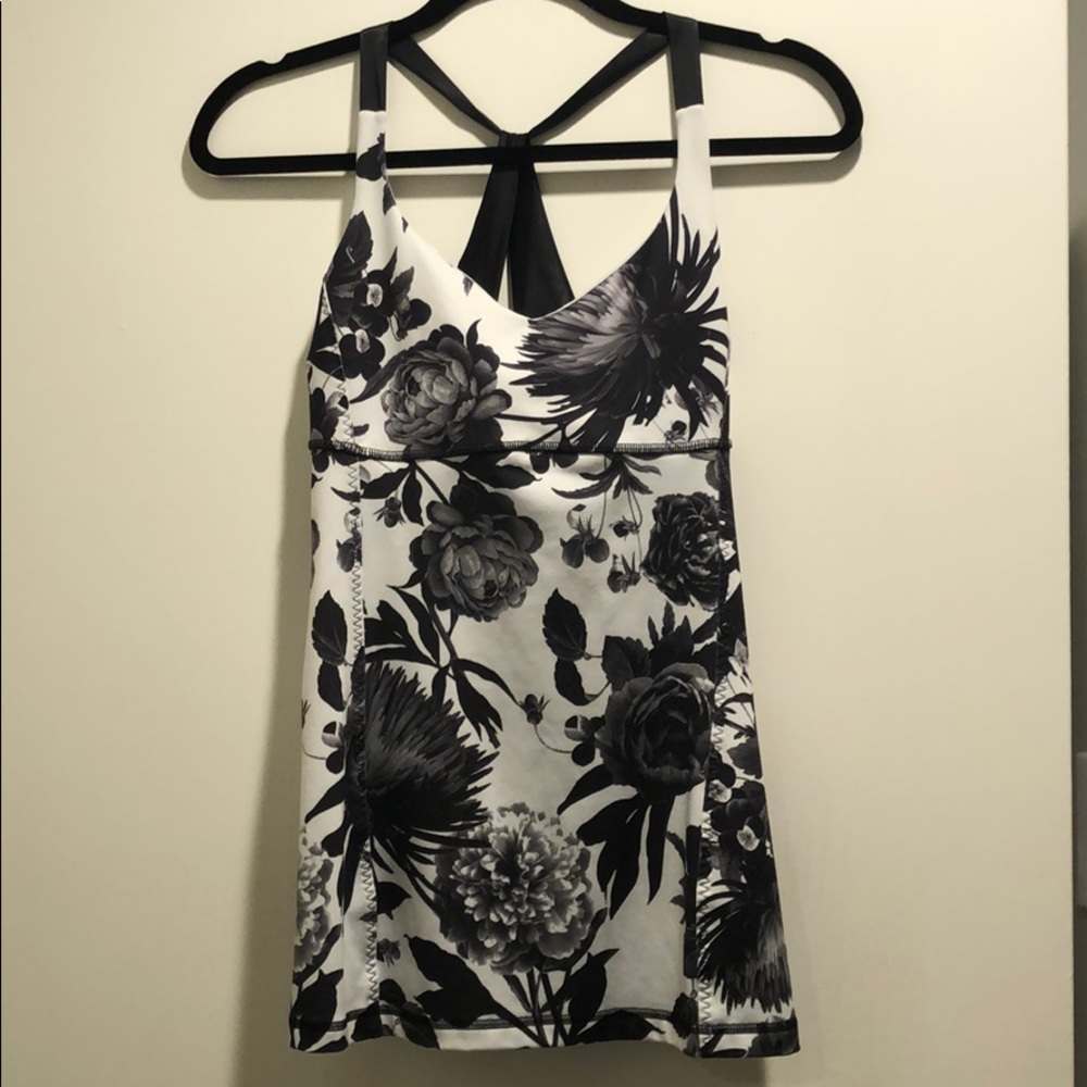 Lululemon size 4 black and white workout tank